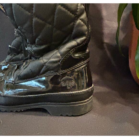 Women’s Totes Crystal Black Waterproof Winter Boots Shoes Quilted, size 8 - Picture 3 of 7